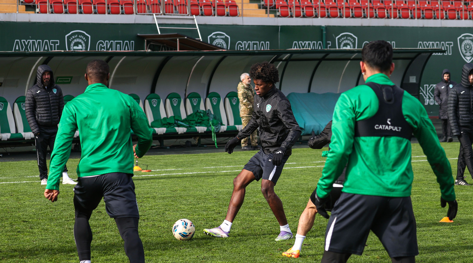 Фото: Предыгровая тренировка грозненцев накануне последней игры года