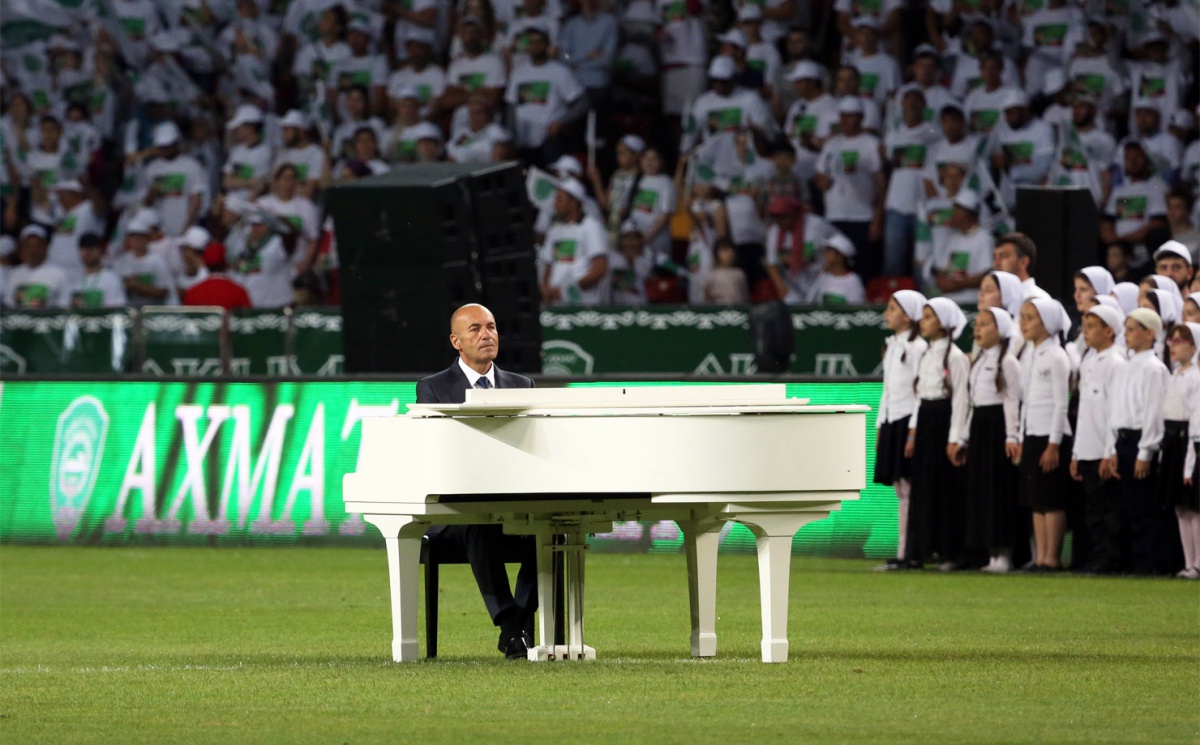 Поздравляем болельщика ФК "Ахмат" Игоря Крутого с днем рождения!