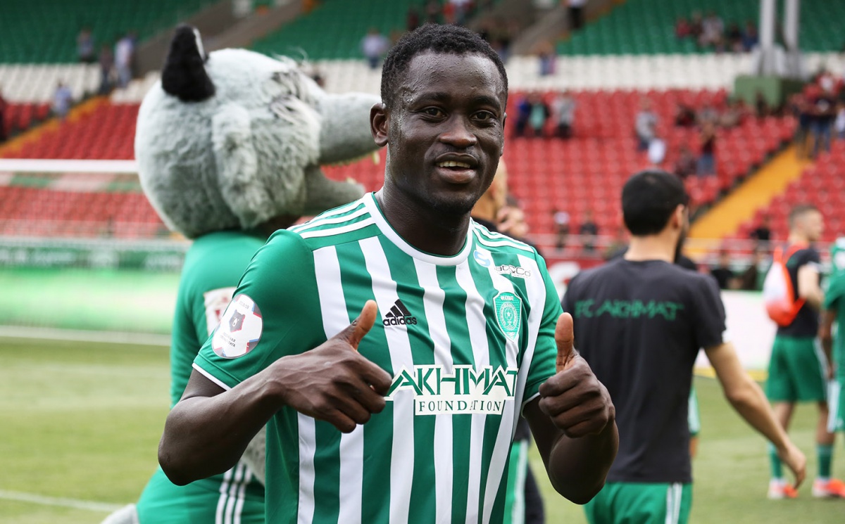 Аблайе Мбенг подписал с «Ахматом» новый контракт