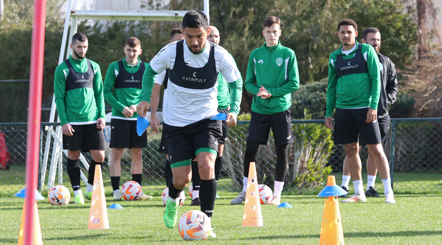 Фотосюжет с тренировки ФК "Ахмат"