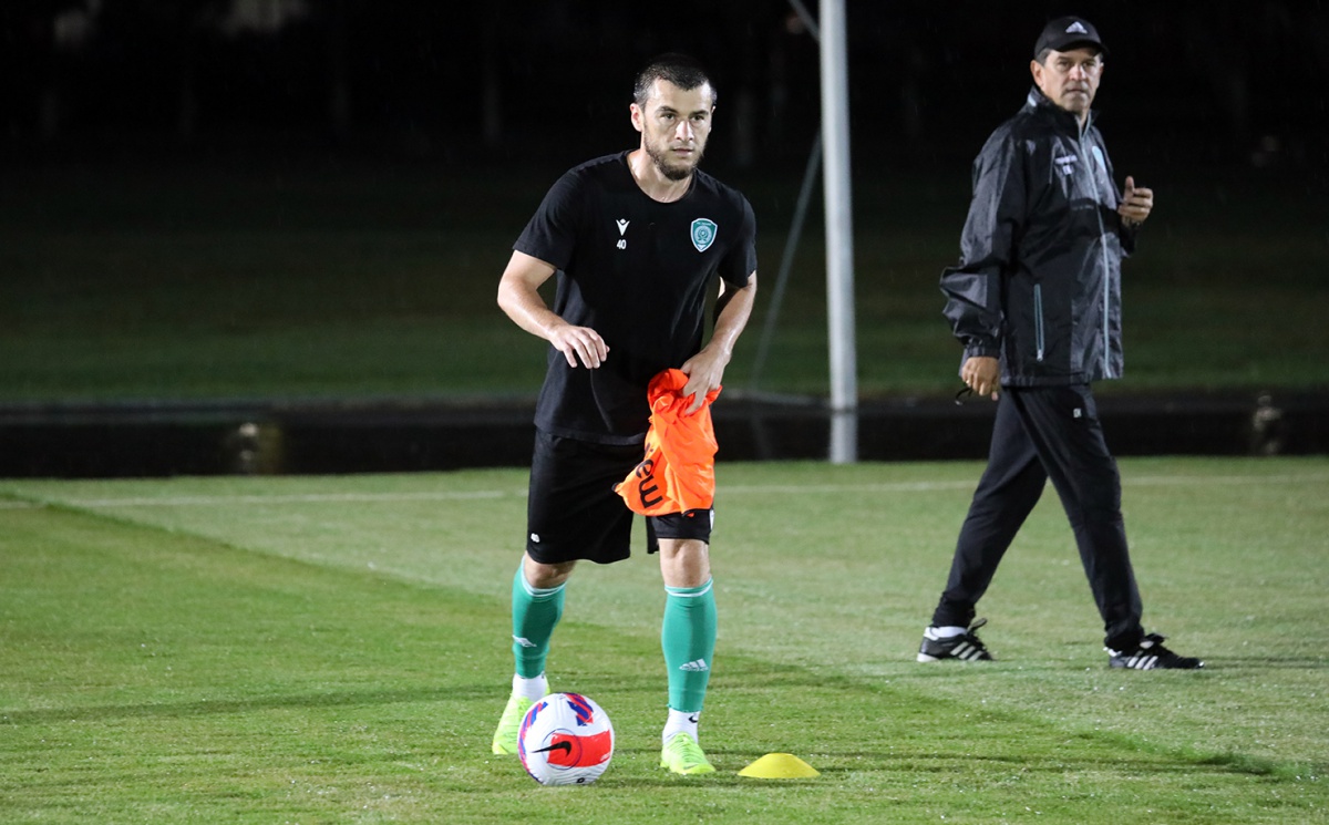 Вечерняя тренировка в Грозном прошла под дождем 