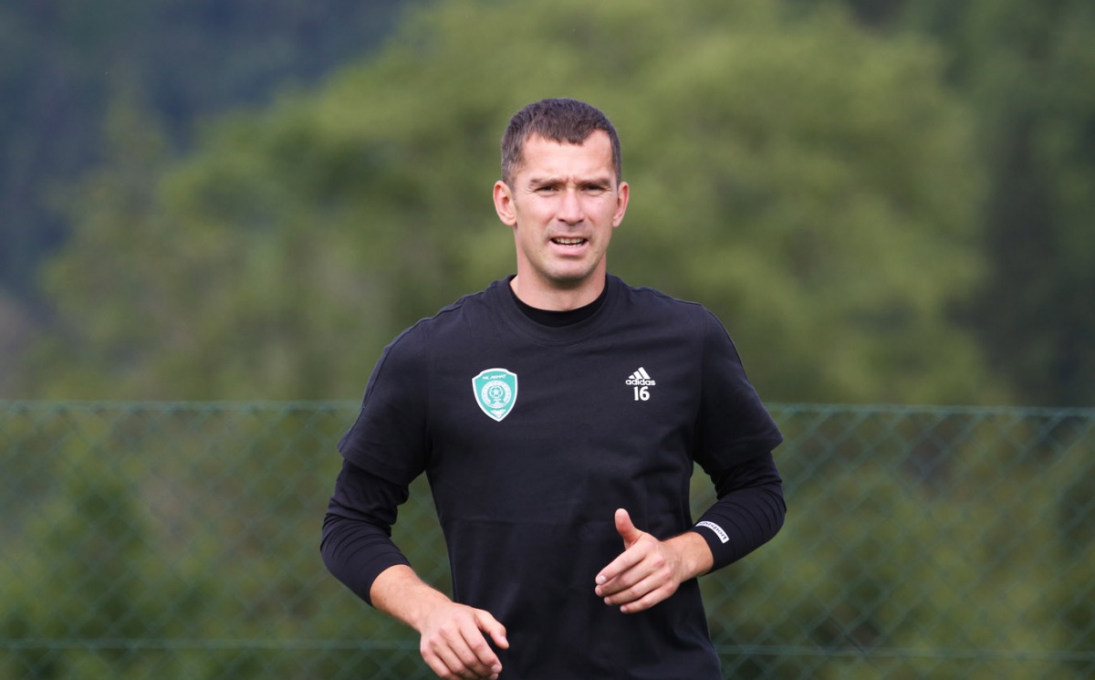 ФК «Ахмат» продлил контракт с Евгением Городовым.