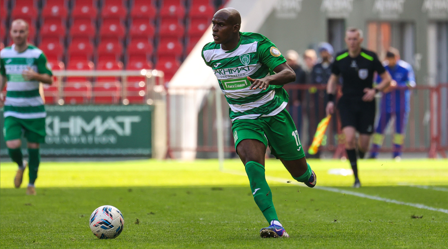 Эгаш Касинтура: Поздравляю наших болельщиков с праздником!