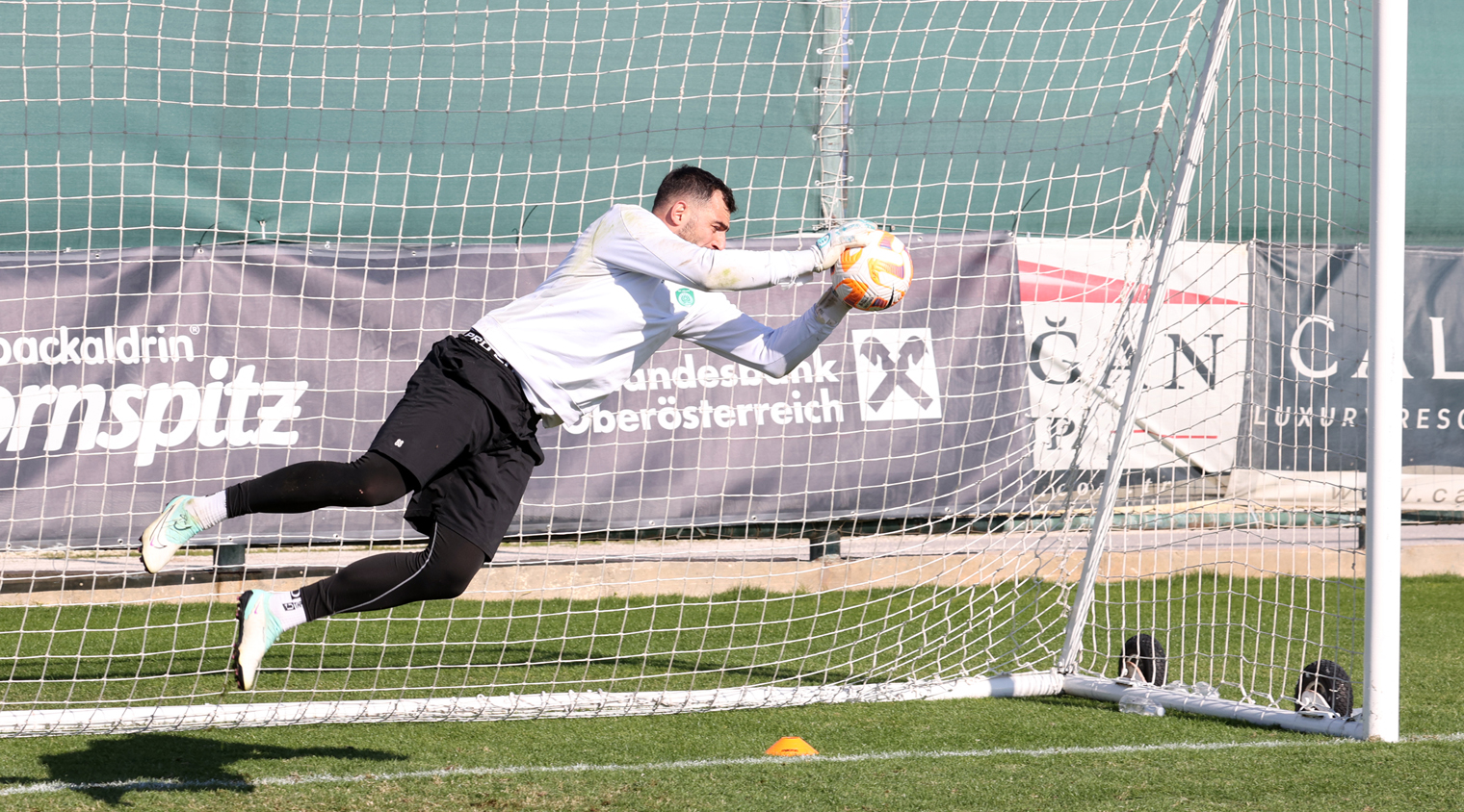 Фотосет: Вратари на первом сборе