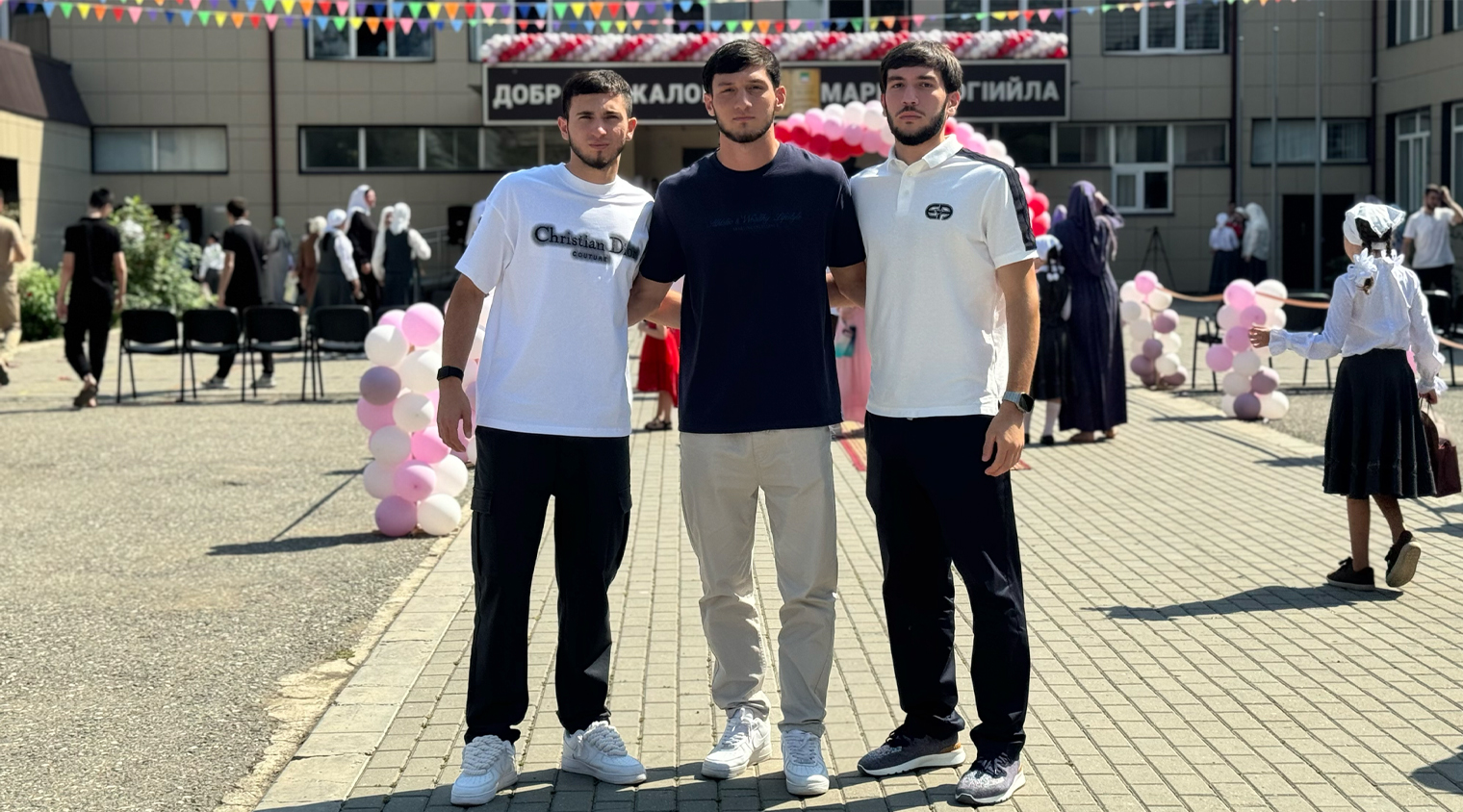 Тарамов, Якуев и Грибов посетили первый звонок в грозненской школе