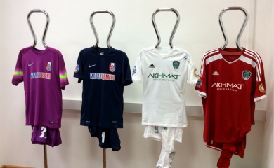 «Терек» сыграет в форме белого цвета, «Мордовия» - в темно-синей форме.