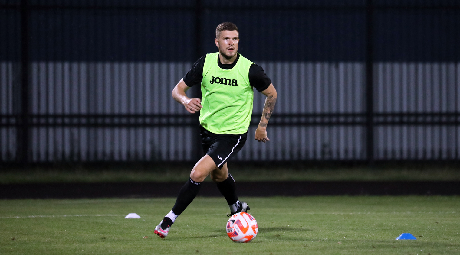 Видеосюжет с вечерней тренировки грозненцев