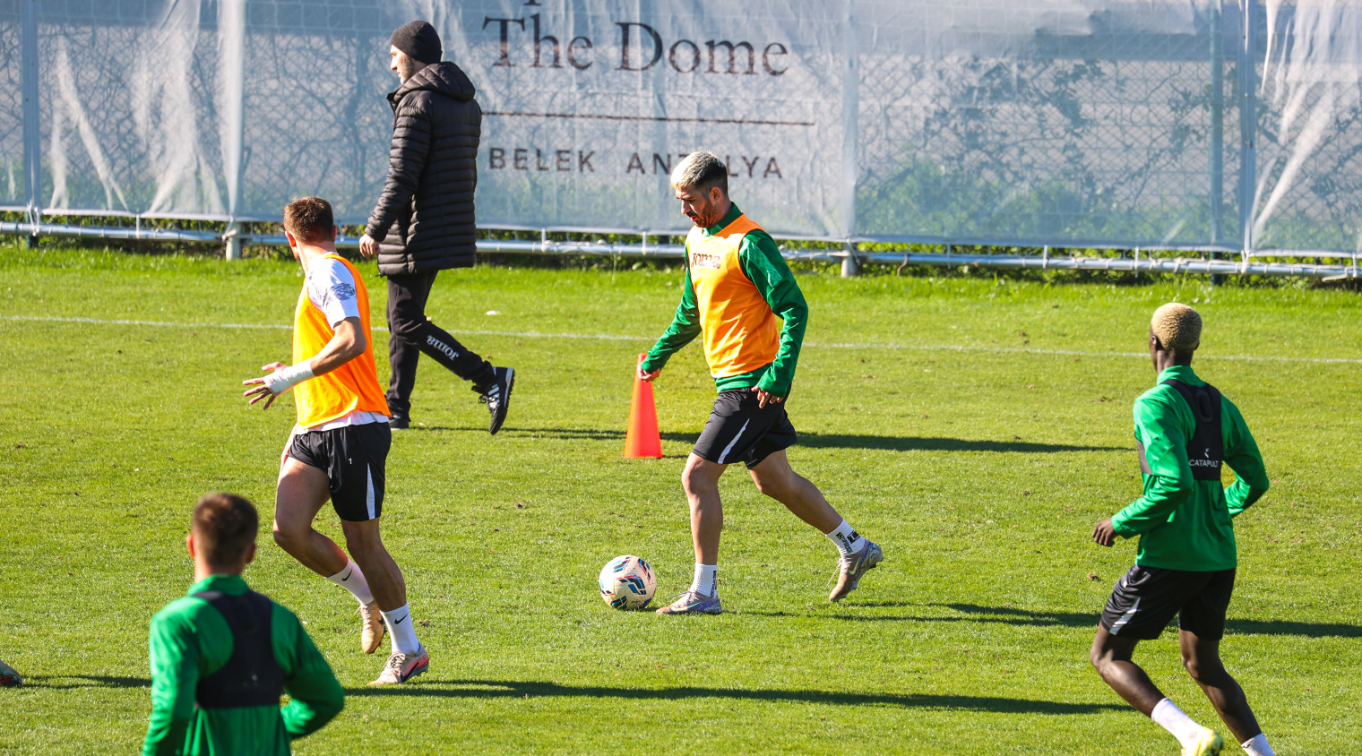 Видео: утренняя тренировка грозненцев на седьмой день работы