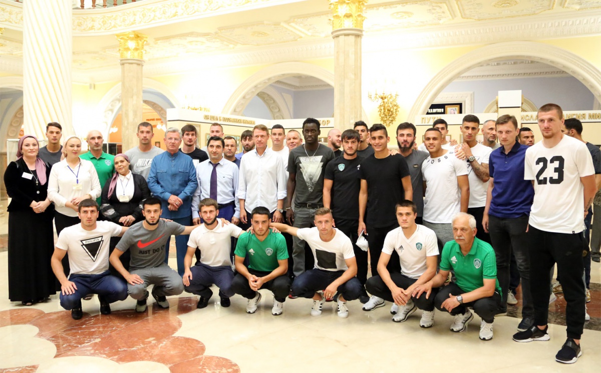 ФК «Ахмат» посетил Мемориальный комплекс Славы им. Первого Президента ЧР, Героя России А.А. Кадырова