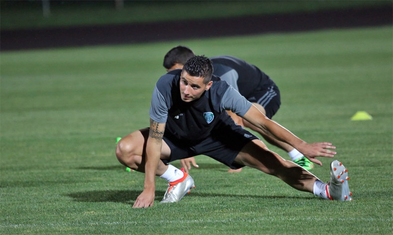 "Терек" провел вечернюю тренировку в Грозном