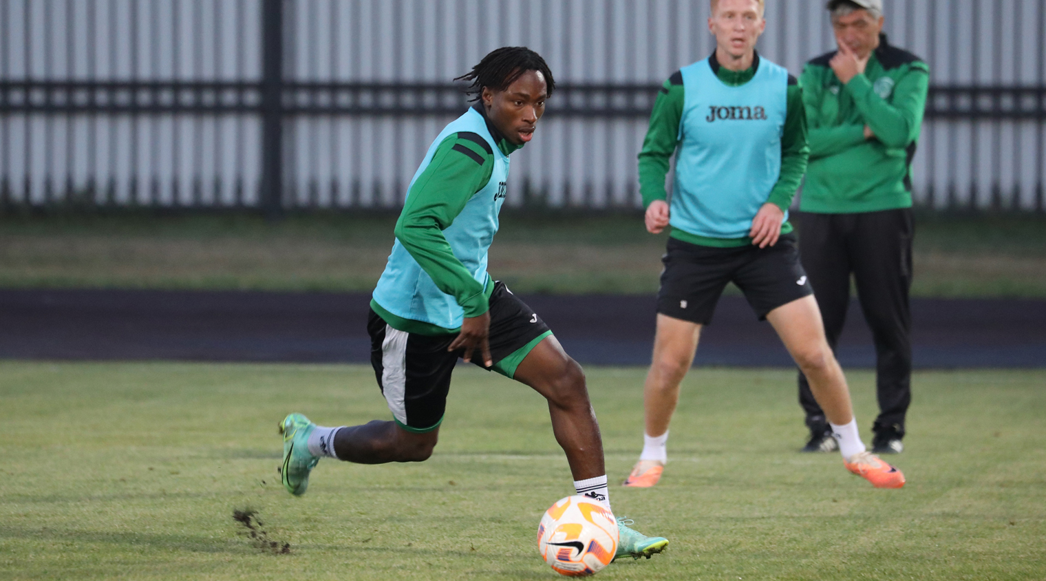 Грозненцы провели вечернюю тренировку на своей базе