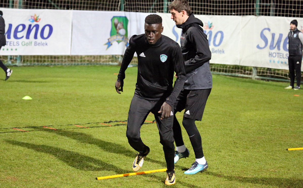 Футболист из Сенегала прибыл на просмотр в "Ахмат"