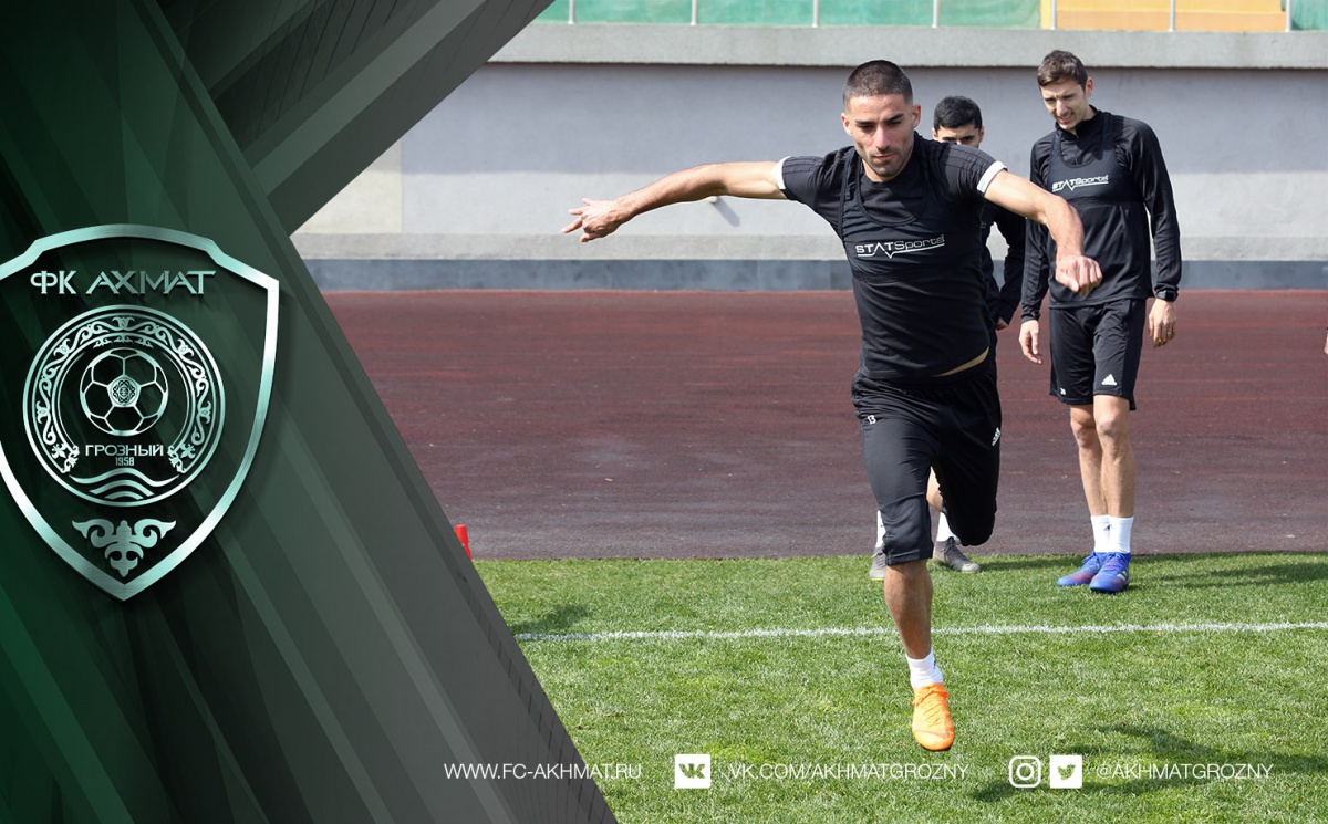 Футболисты "Ахмата" прошли ряд тестов на утренней тренировке в субботу