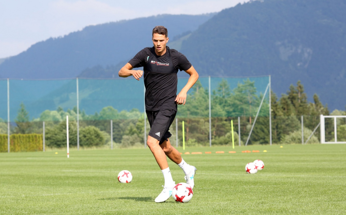 На просмотре в ФК "Ахмат" находится Антон Швец