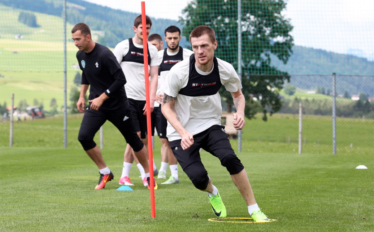 Фоторепортаж с первой тренировки ФК "Ахмат" в Австрии