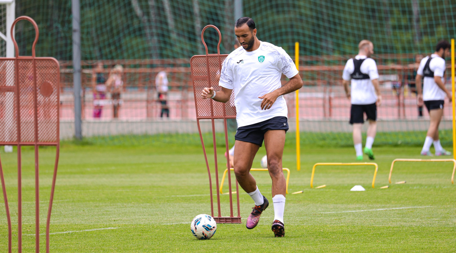 Видеосюжет с первых тренировок команды на втором сборе