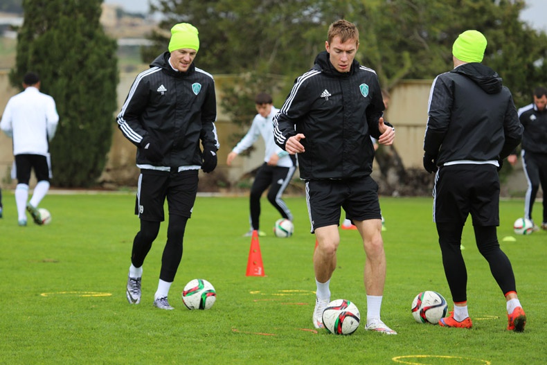 Дождь и ветер — тренировке не помеха.