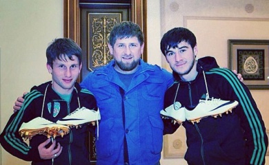 Рамзан Кадыров вручил двум игрокам «Терека» «золотые бутсы» 