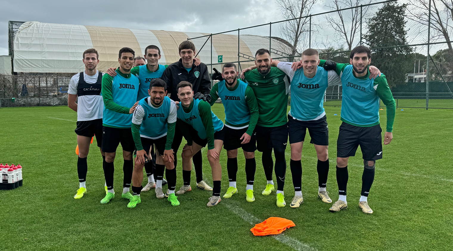 Команда "синих" победила в турнире на сборах