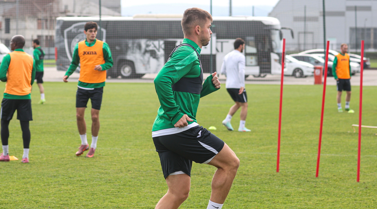 «Ахмат» тренируется за два дня до матча в Москве